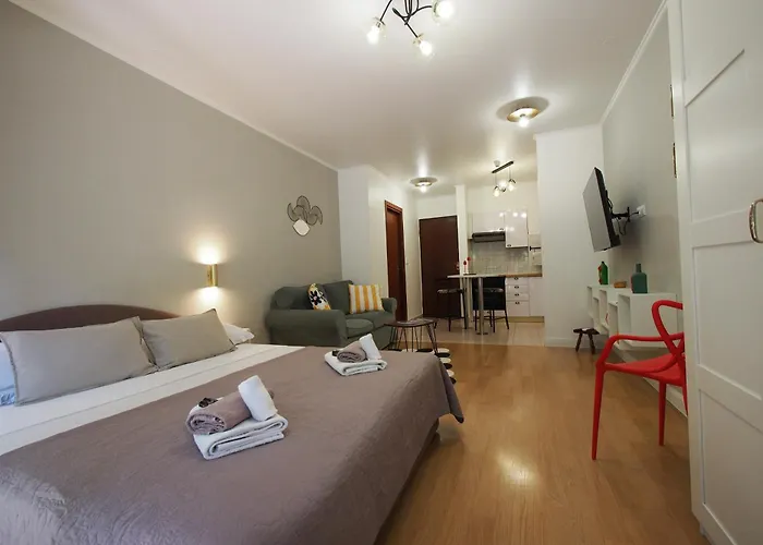 Charming Terrace Apartment *