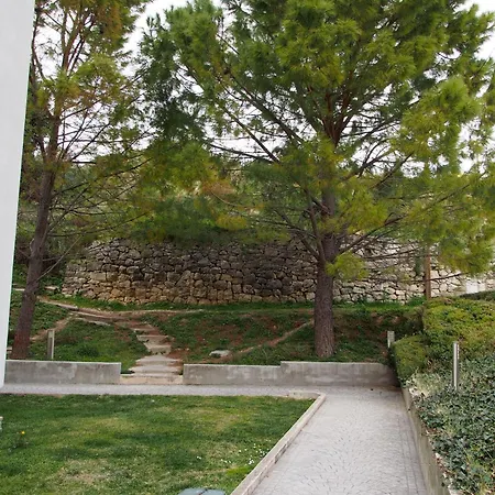 Charming Terrace Split